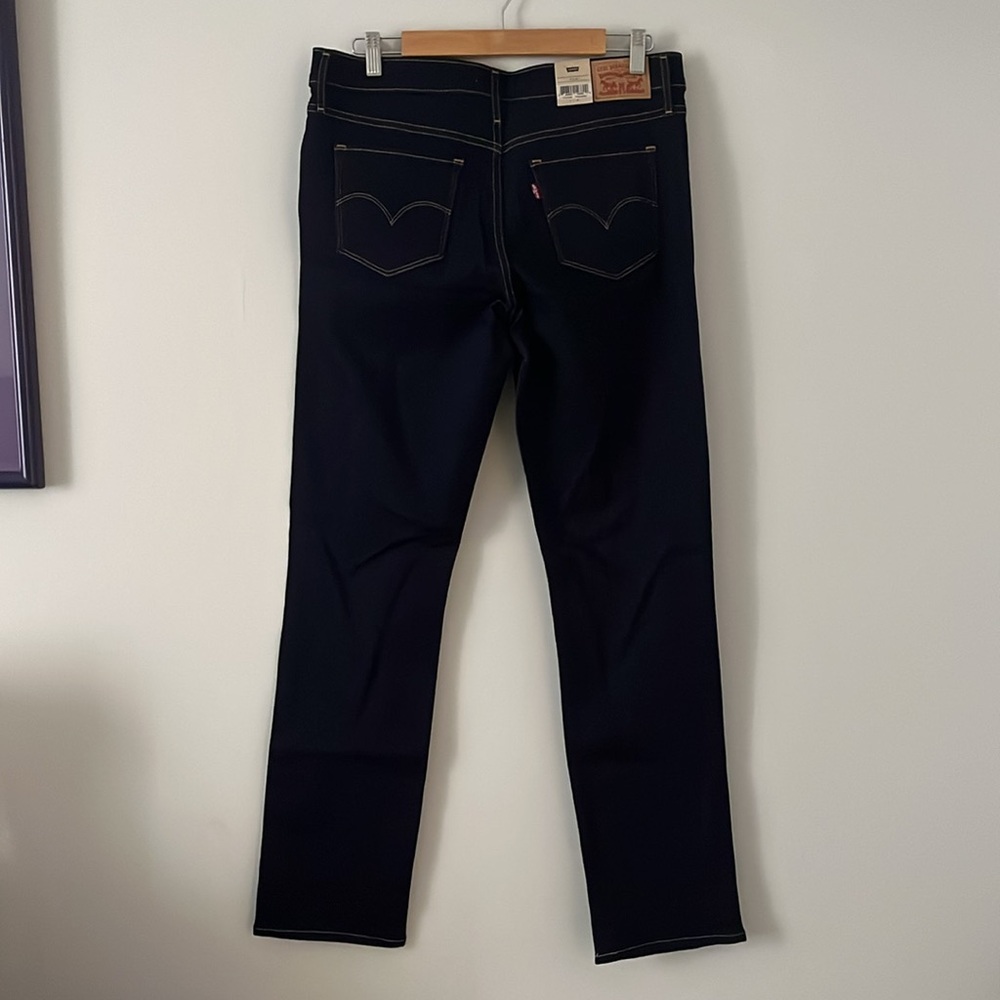 Levi's "314 Shaping Straight" Mid-Rise Dark-Wash Jeans [NWT] - Picture 5 of 6